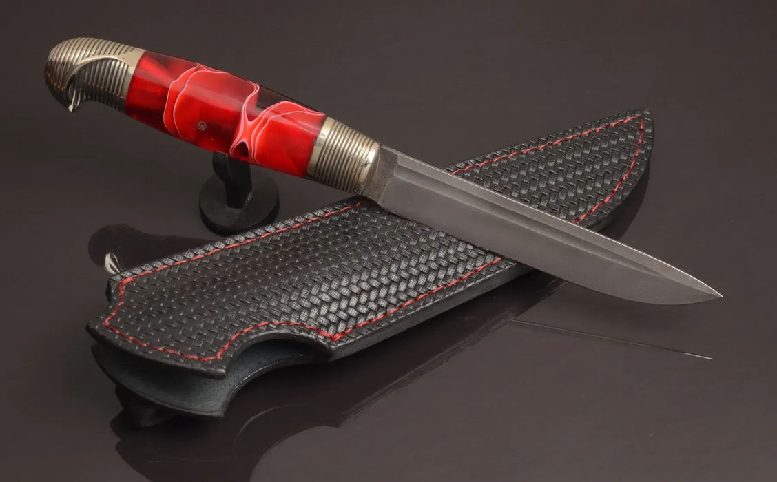 Couteau en acier Damas avec manche en bois hybride époxy rouge