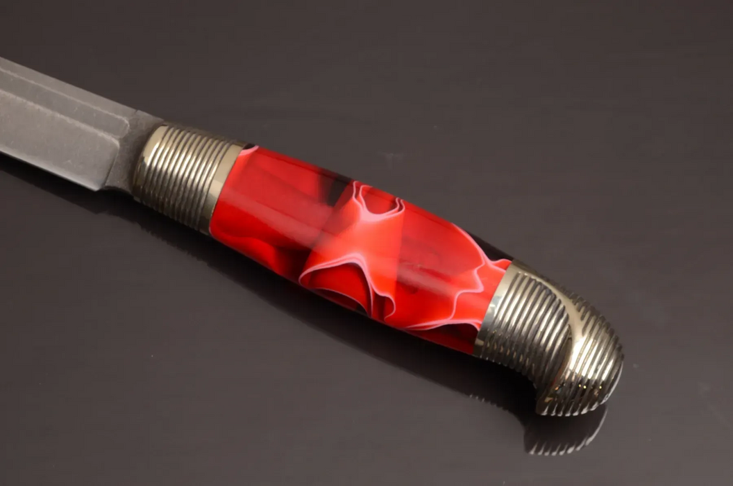 Couteau en acier Damas avec manche en bois hybride époxy rouge