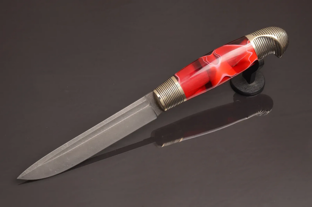 Couteau en acier Damas avec manche en bois hybride époxy rouge