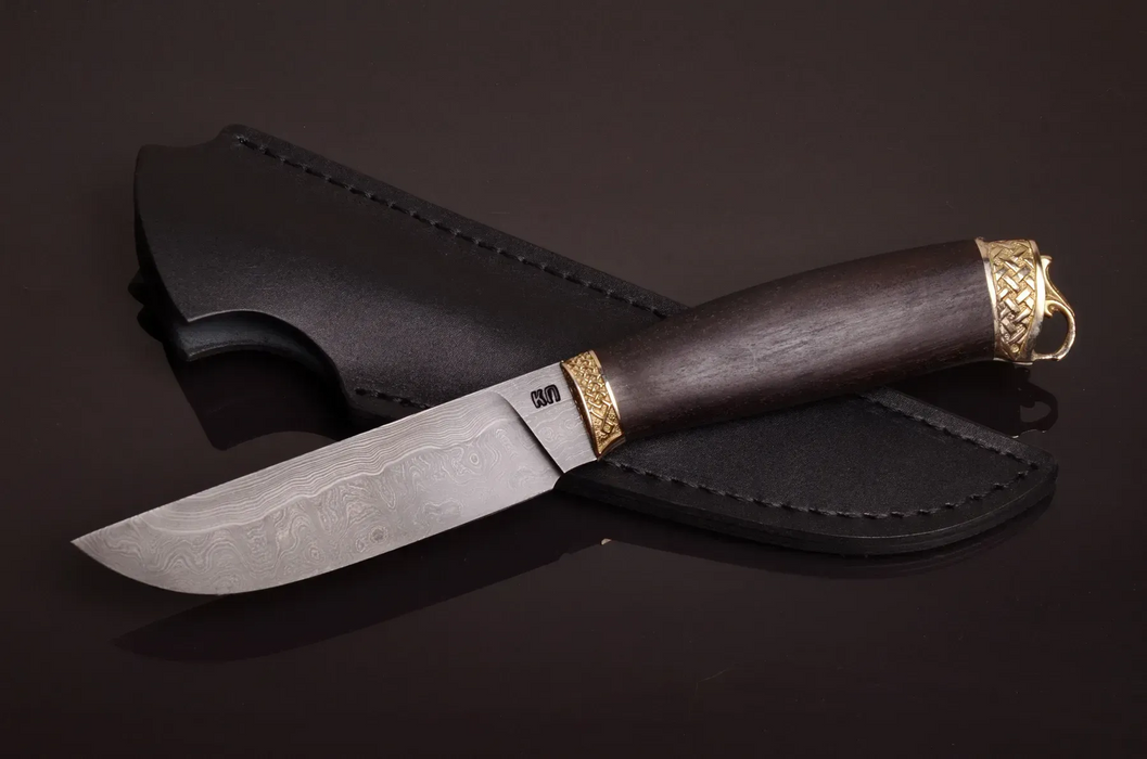 Couteau en acier Damas avec manche en bois hybride époxy rouge