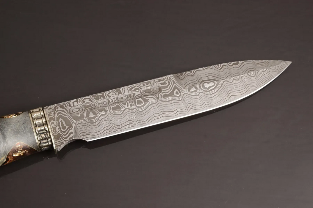 Couteau en acier Damas avec manche en bois hybride époxy rouge