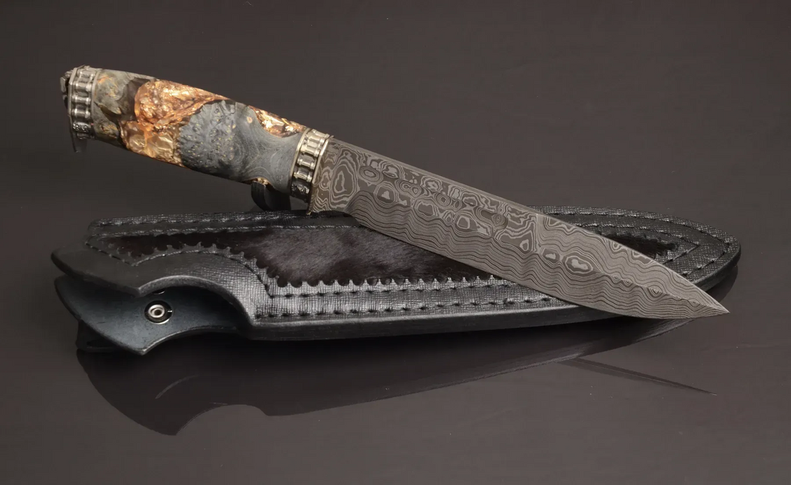 Couteau en acier Damas avec manche en bois hybride époxy rouge