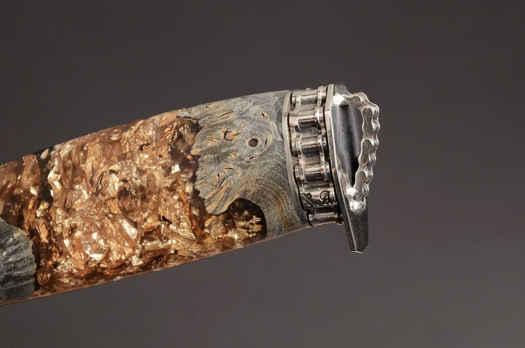 Couteau en acier Damas avec manche en bois hybride époxy rouge