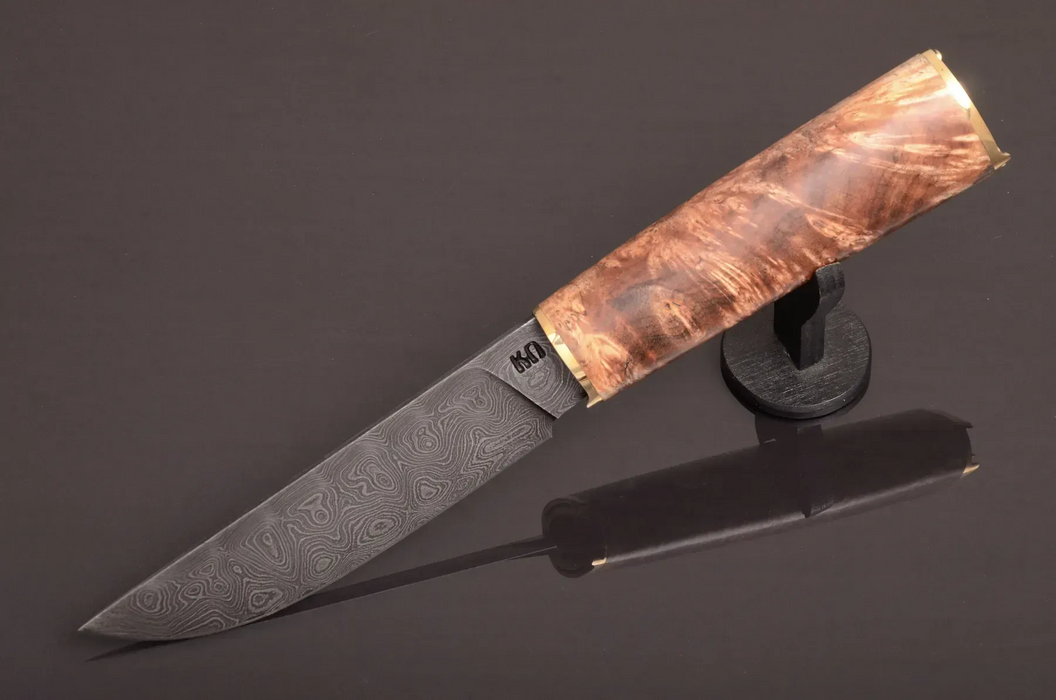 Couteau en acier Damas avec manche en bois hybride époxy rouge