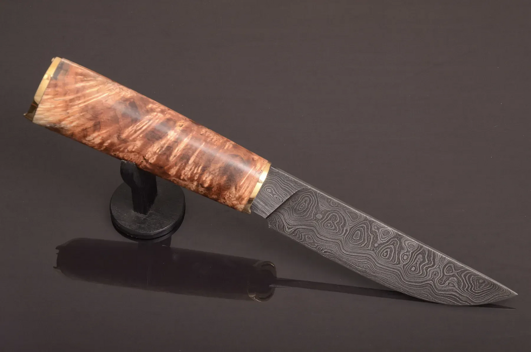 Couteau en acier Damas avec manche en bois hybride époxy rouge