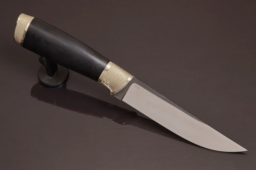 Couteau en acier Damas avec manche en bois hybride époxy rouge