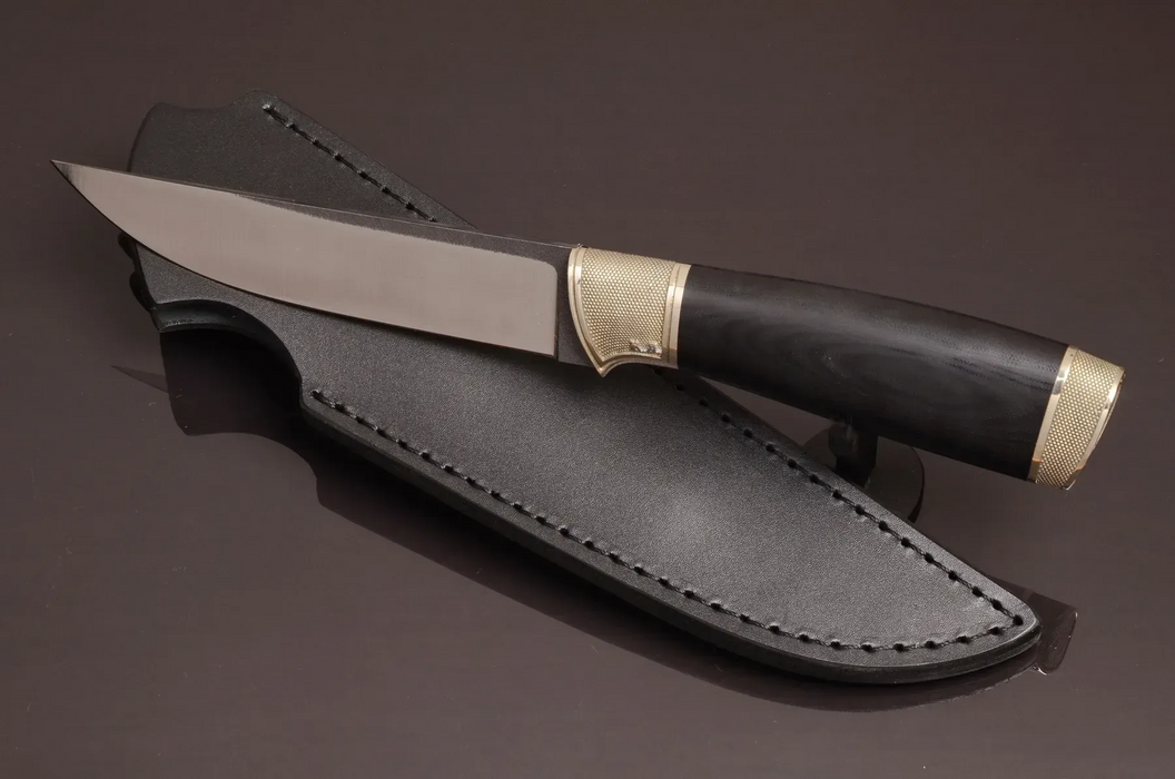 Couteau en acier Damas avec manche en bois hybride époxy rouge
