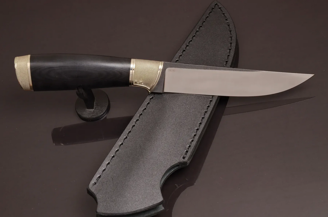 Couteau en acier Damas avec manche en bois hybride époxy rouge