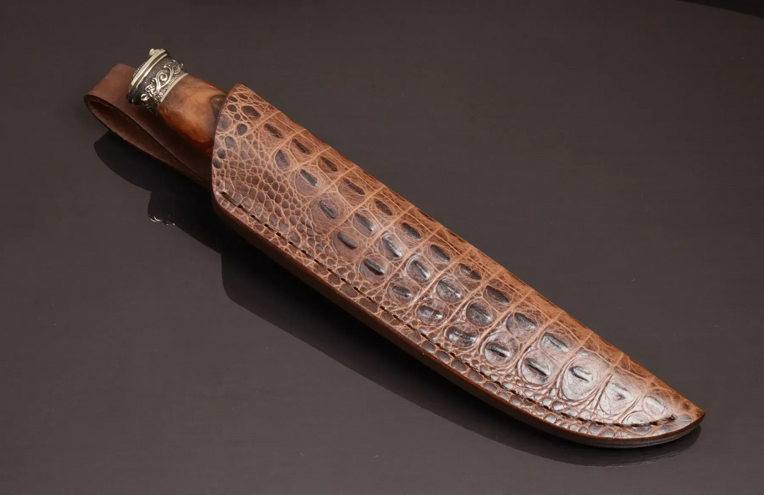 Couteau en acier Damas avec manche en bois hybride époxy rouge