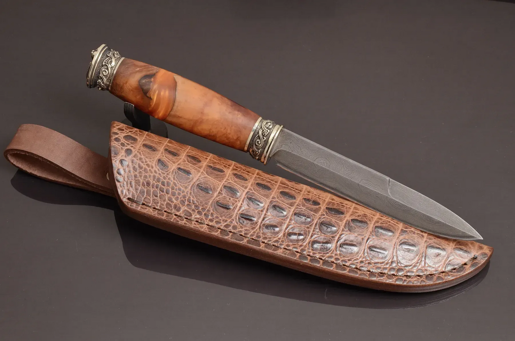 Couteau en acier Damas avec manche en bois hybride époxy rouge