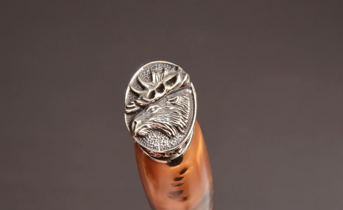 Couteau en acier Damas avec manche en bois hybride époxy rouge