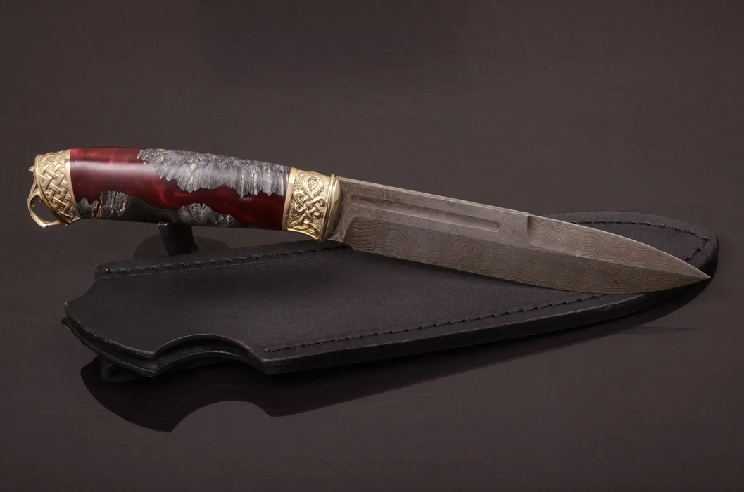 Couteau en acier Damas avec manche en bois hybride époxy rouge