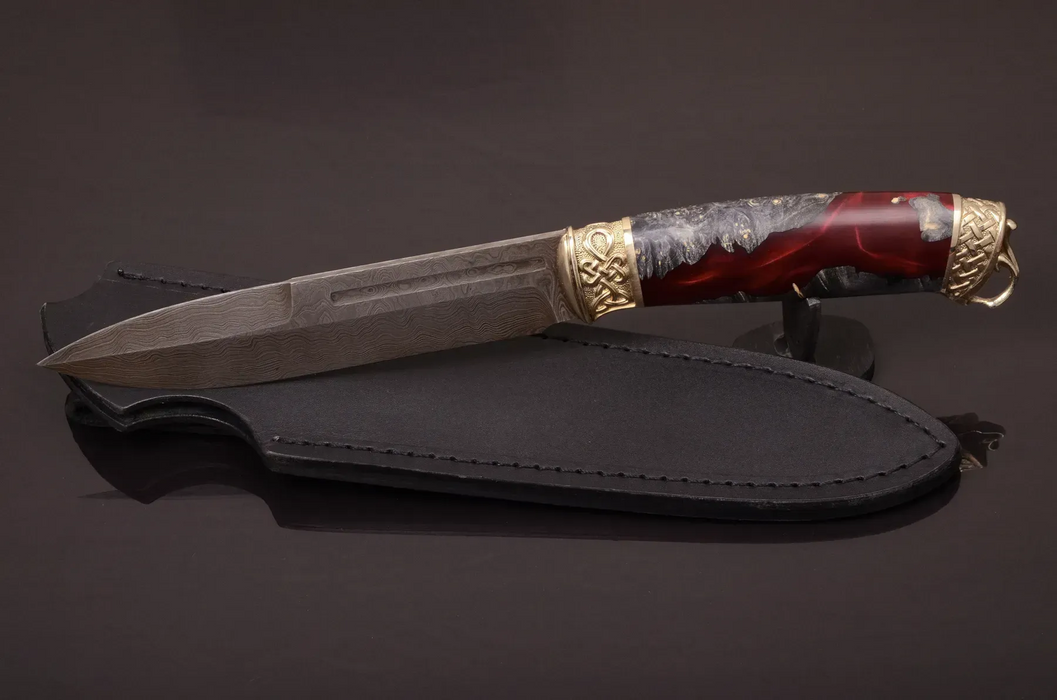 Couteau en acier Damas avec manche en bois hybride époxy rouge