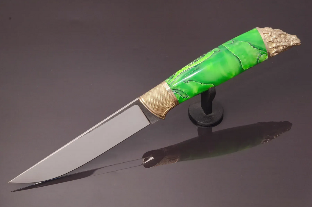 Couteau en acier Damas avec manche en bois hybride époxy rouge