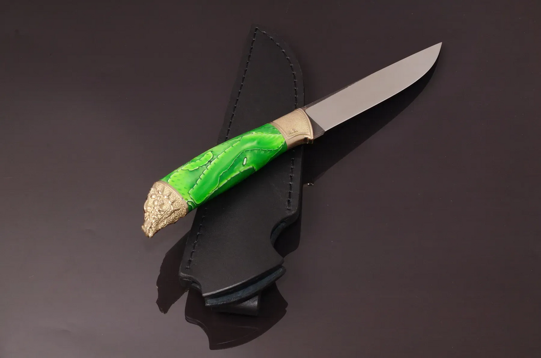 Couteau en acier Damas avec manche en bois hybride époxy rouge
