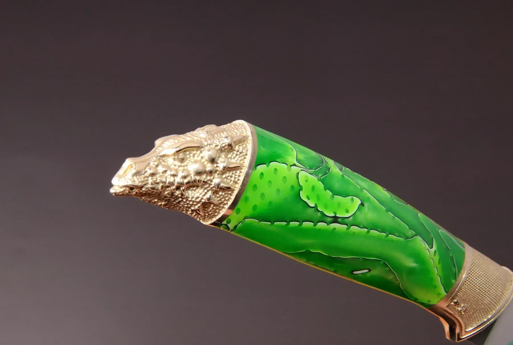 Couteau en acier Damas avec manche en bois hybride époxy rouge