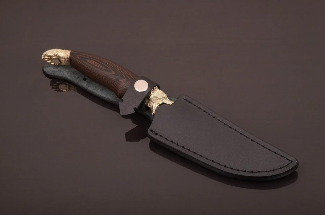 Couteau en acier Damas avec manche en bois hybride époxy rouge