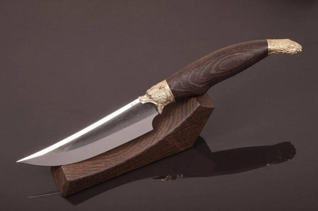 Couteau en acier Damas avec manche en bois hybride époxy rouge