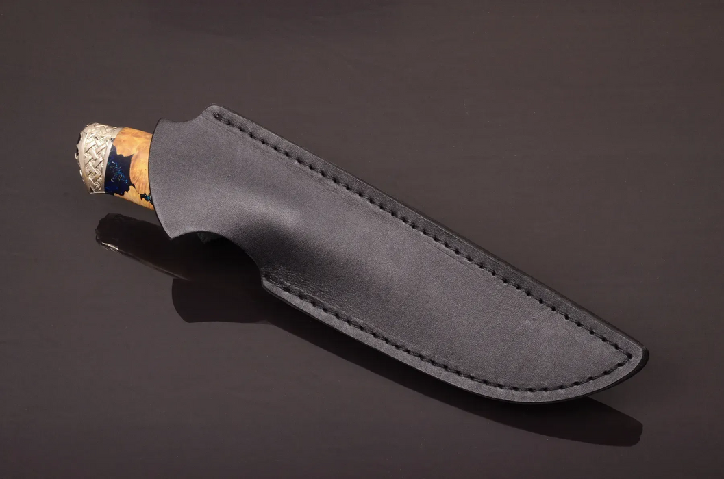 Couteau en acier Damas avec manche en bois hybride époxy rouge