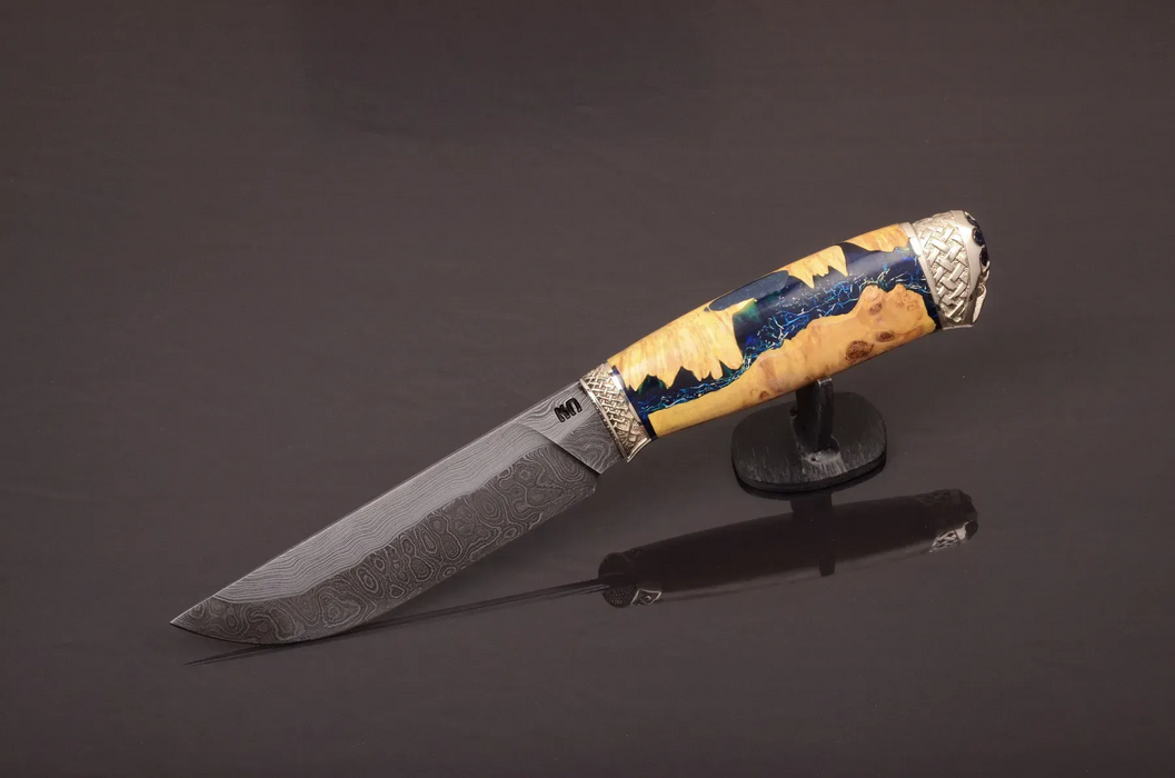 Couteau en acier Damas avec manche en bois hybride époxy rouge