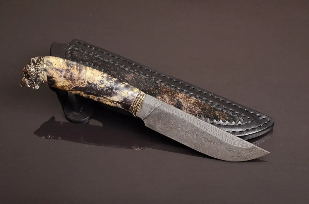 Couteau en acier Damas avec manche en bois hybride époxy rouge