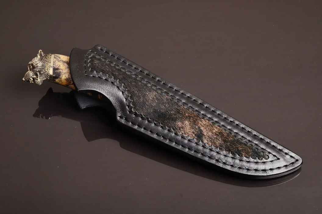 Couteau en acier Damas avec manche en bois hybride époxy rouge