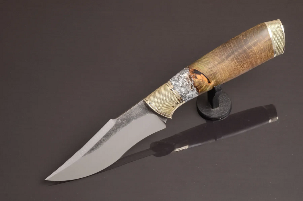 Couteau en acier Damas avec manche en bois hybride époxy rouge