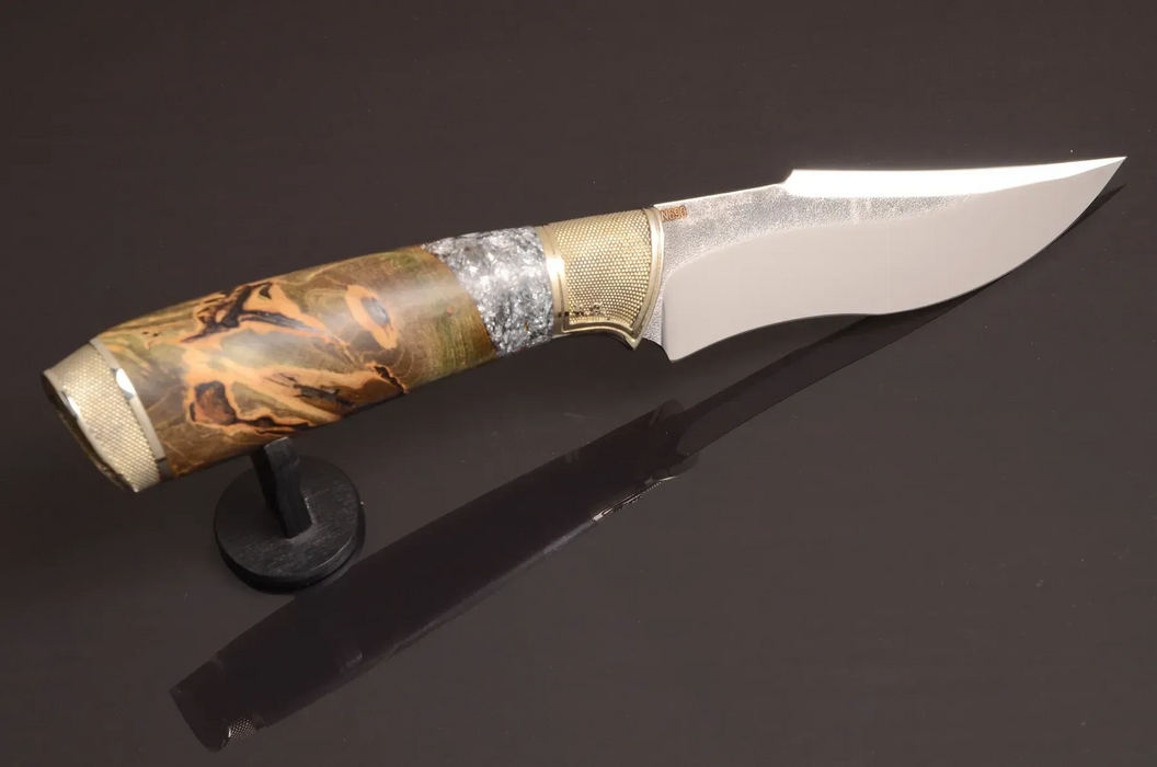 Couteau en acier Damas avec manche en bois hybride époxy rouge