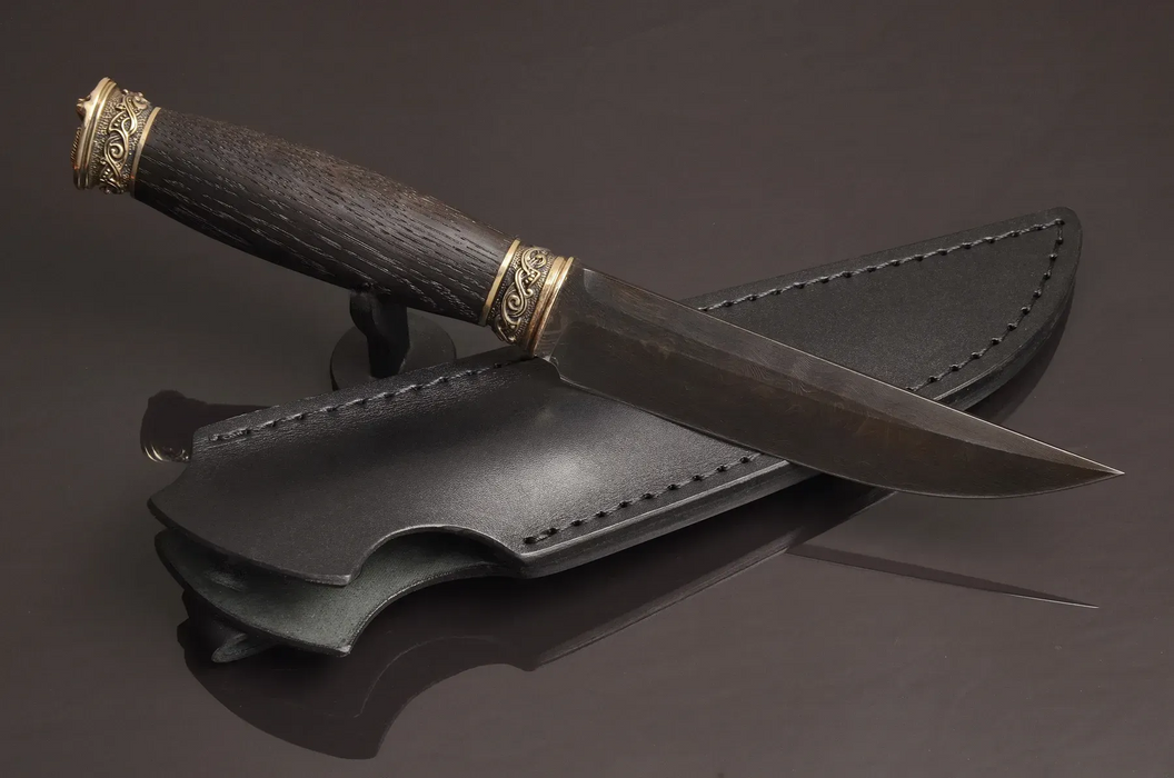 Couteau en acier Damas avec manche en bois hybride époxy rouge