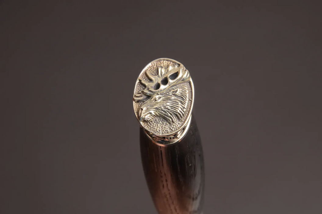 Couteau en acier Damas avec manche en bois hybride époxy rouge