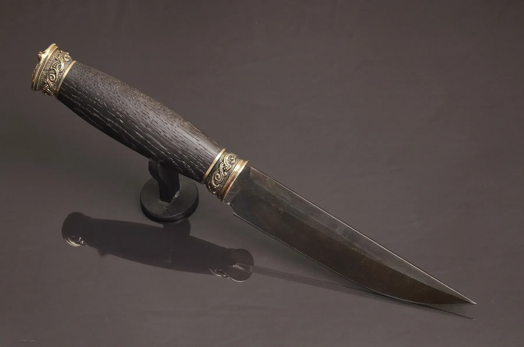 Couteau en acier Damas avec manche en bois hybride époxy rouge