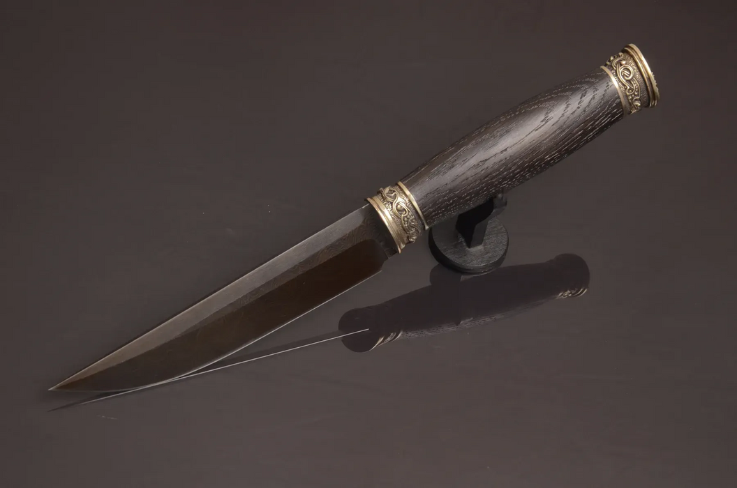 Couteau en acier Damas avec manche en bois hybride époxy rouge