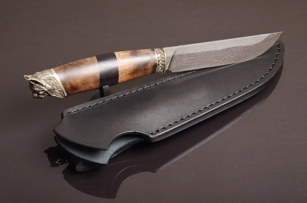 Couteau en acier Damas avec manche en bois hybride époxy rouge