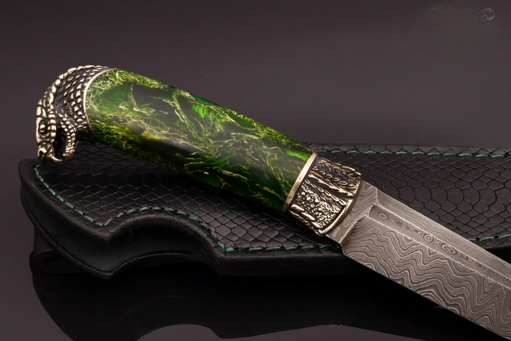 Couteau en acier Damas avec manche en bois hybride époxy rouge