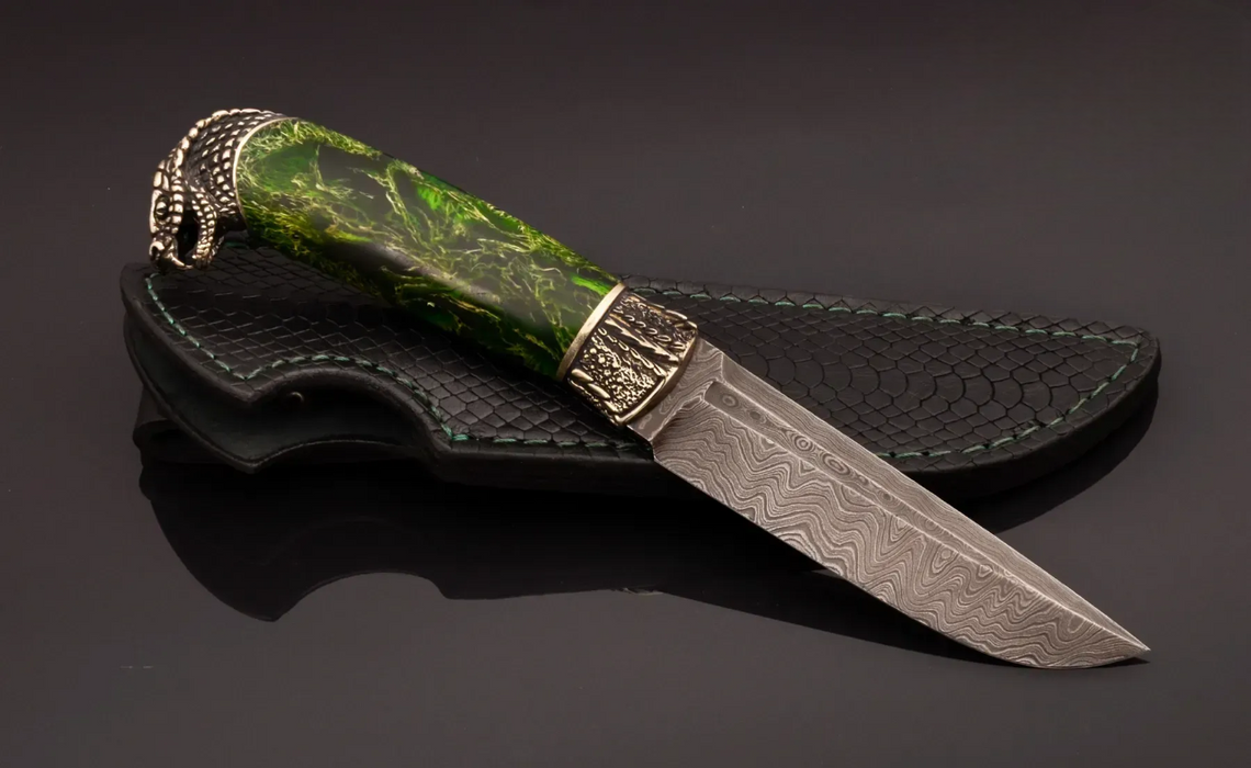 Couteau en acier Damas avec manche en bois hybride époxy rouge