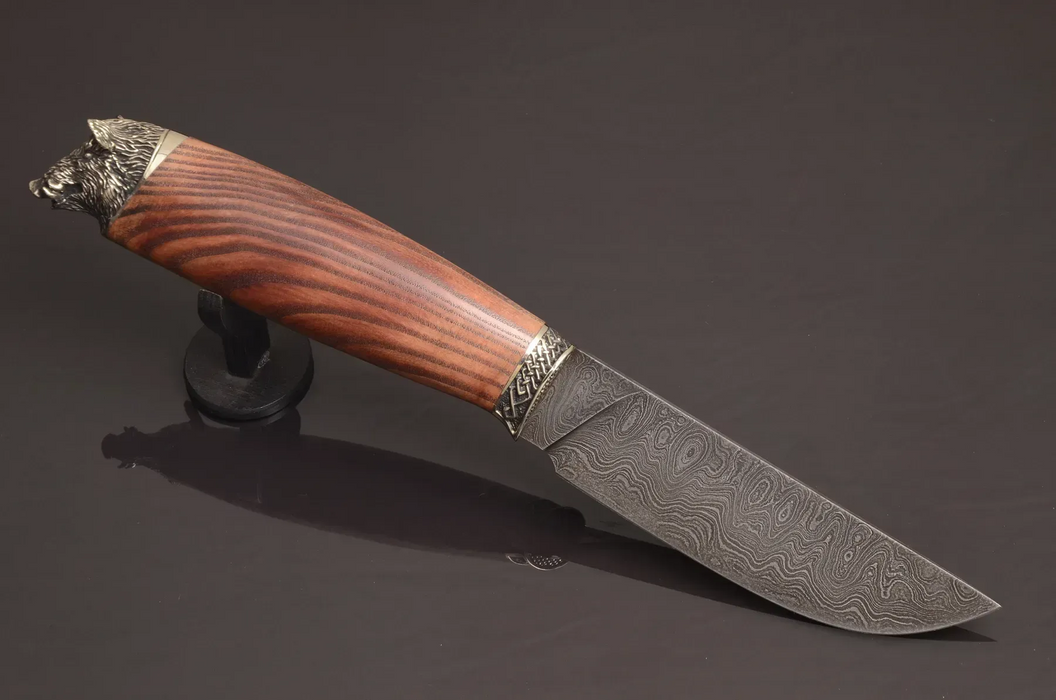 Couteau en acier Damas avec manche en bois hybride époxy rouge