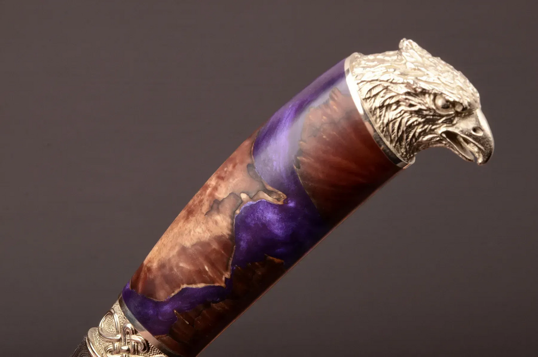 Couteau en acier Damas avec manche en bois hybride époxy rouge