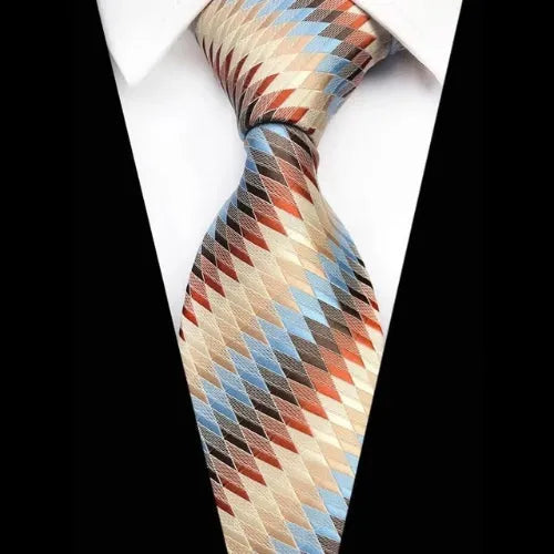 Zigzag Pattern Silk Tie for Classy Men - Elegant Accessory for Formal Occasions