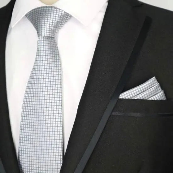 Silver Hatch Silk Tie for Men Elegant Accessory for Formal Events