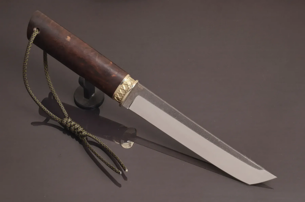 Couteau en acier Damas avec manche en bois hybride époxy rouge