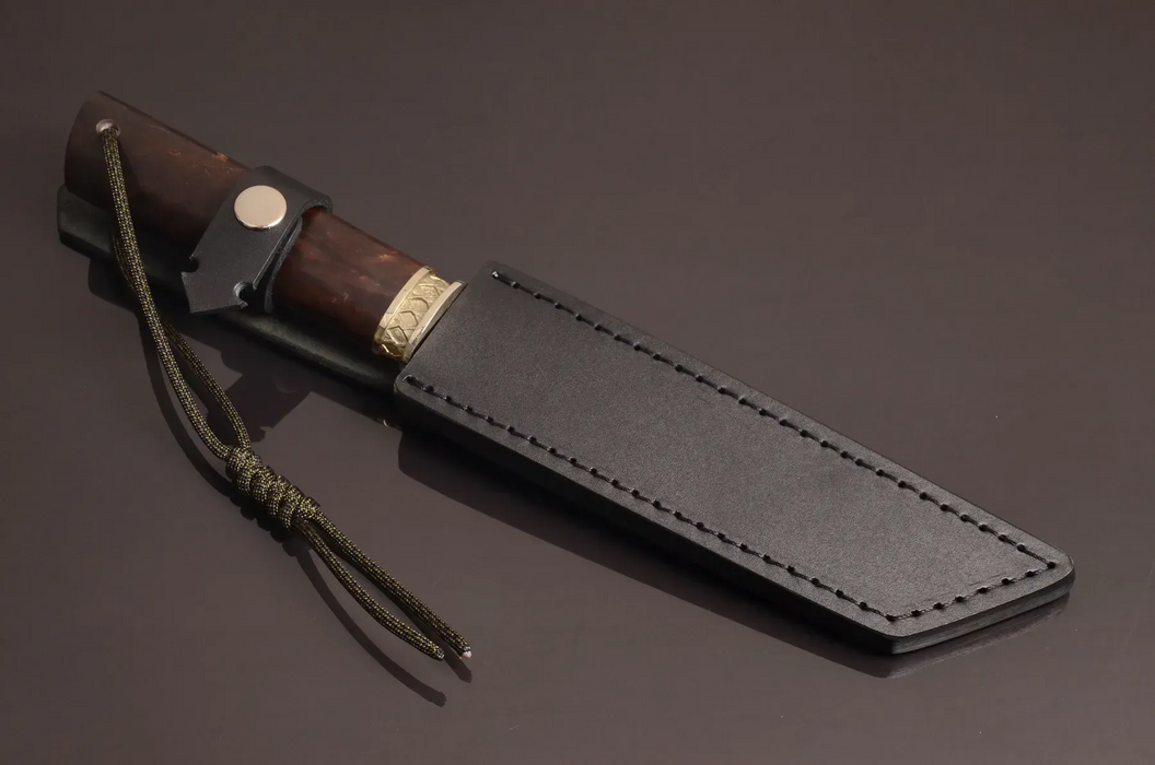 Couteau en acier Damas avec manche en bois hybride époxy rouge