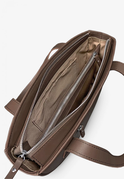 Chic Leather Shoulder Bag for Women – Sleek and Practical