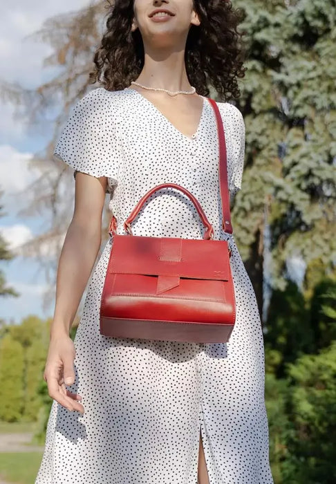 Stylish Women's Classic Leather Bag – Perfect for Work and City Life