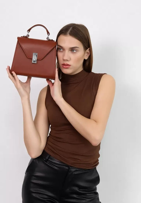 Women's Leather Crossbody Bag – Elegant, Compact and Handcrafted