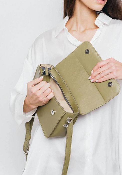 Small Leather Crossbody Bag for Women – Minimalist Style